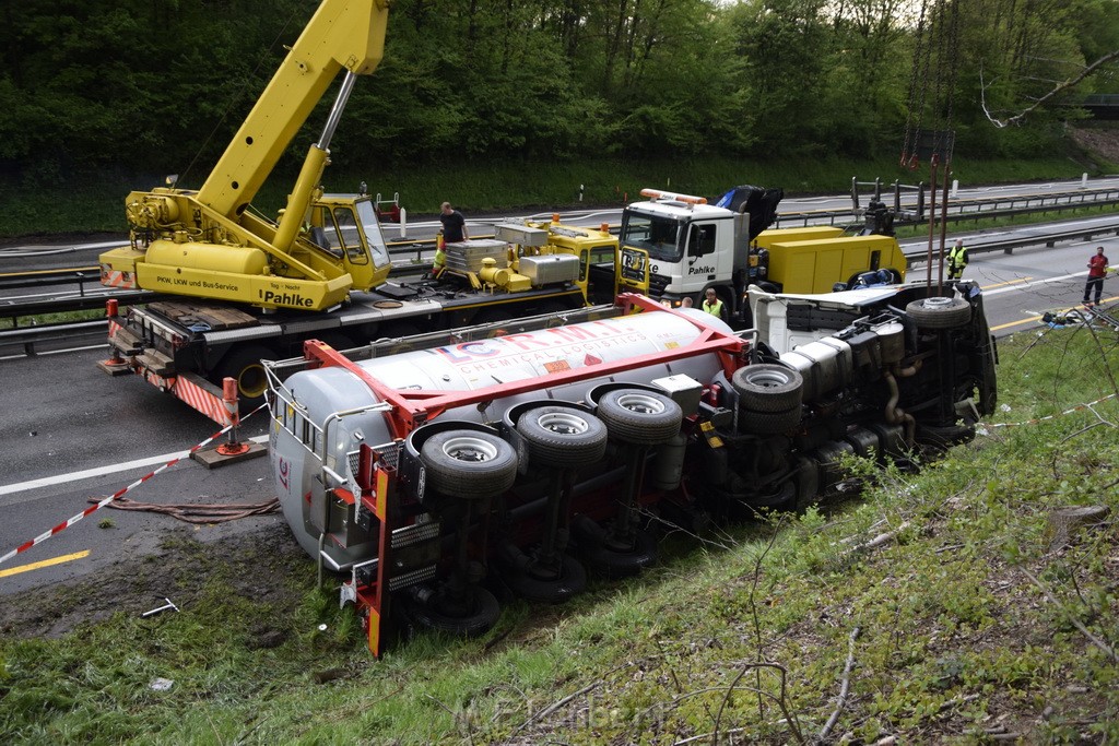 VU Gefahrgut LKW umgestuerzt A 4 Rich Koeln Hoehe AS Gummersbach P325.JPG - Miklos Laubert